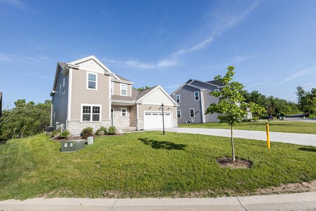 310 Paradise COURT, Hartland, WI 53029