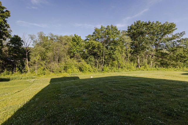 310 Paradise COURT, Hartland, WI 53029