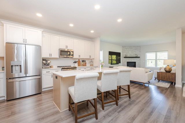 310 Paradise COURT, Hartland, WI 53029