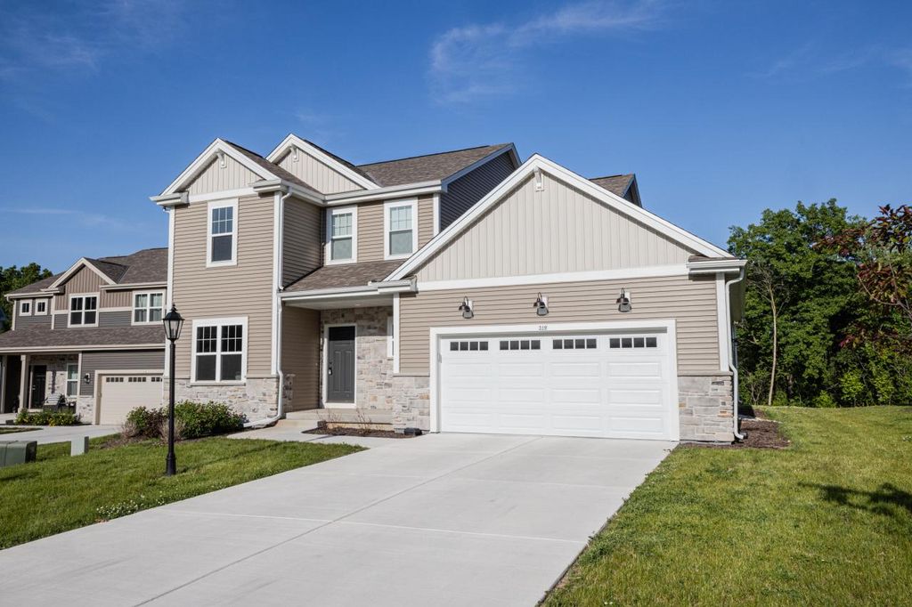310 Paradise COURT, Hartland, WI 53029