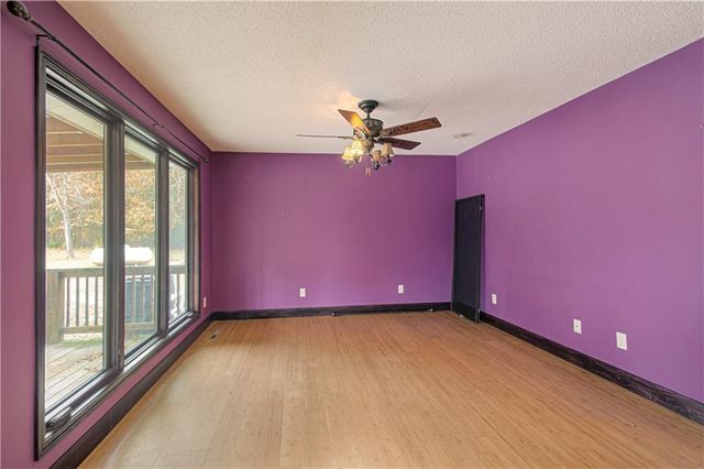 2824 Sunburst Drive, Smithville, MO 64089