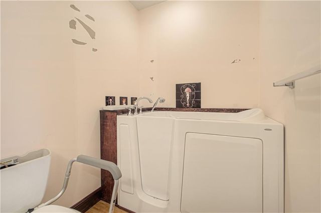 2824 Sunburst Drive, Smithville, MO 64089