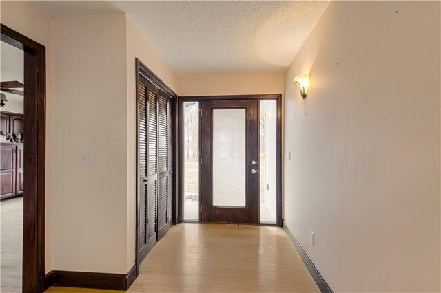 2824 Sunburst Drive, Smithville, MO 64089