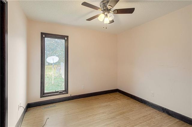 2824 Sunburst Drive, Smithville, MO 64089