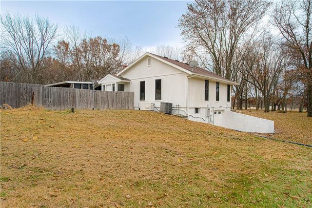 2824 Sunburst Drive, Smithville, MO 64089