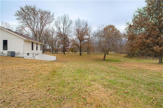2824 Sunburst Drive, Smithville, MO 64089