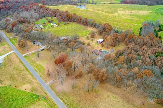 2824 Sunburst Drive, Smithville, MO 64089