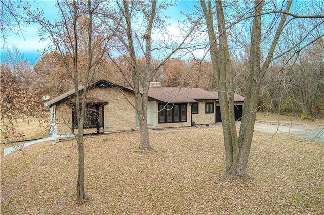 2824 Sunburst Drive, Smithville, MO 64089