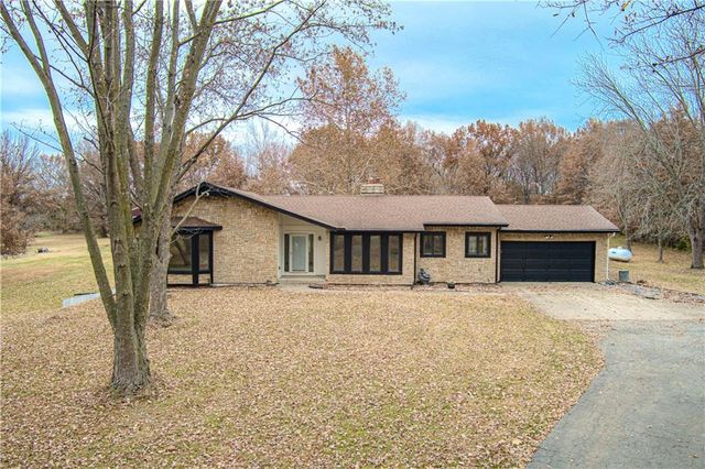 2824 Sunburst Drive, Smithville, MO 64089
