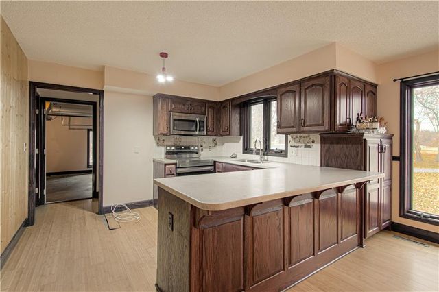 2824 Sunburst Drive, Smithville, MO 64089