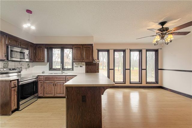 2824 Sunburst Drive, Smithville, MO 64089