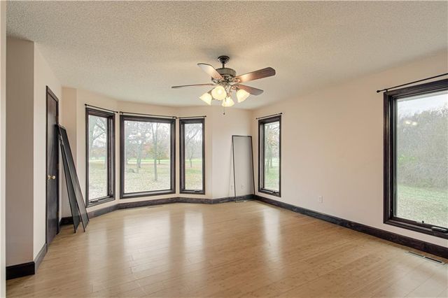 2824 Sunburst Drive, Smithville, MO 64089