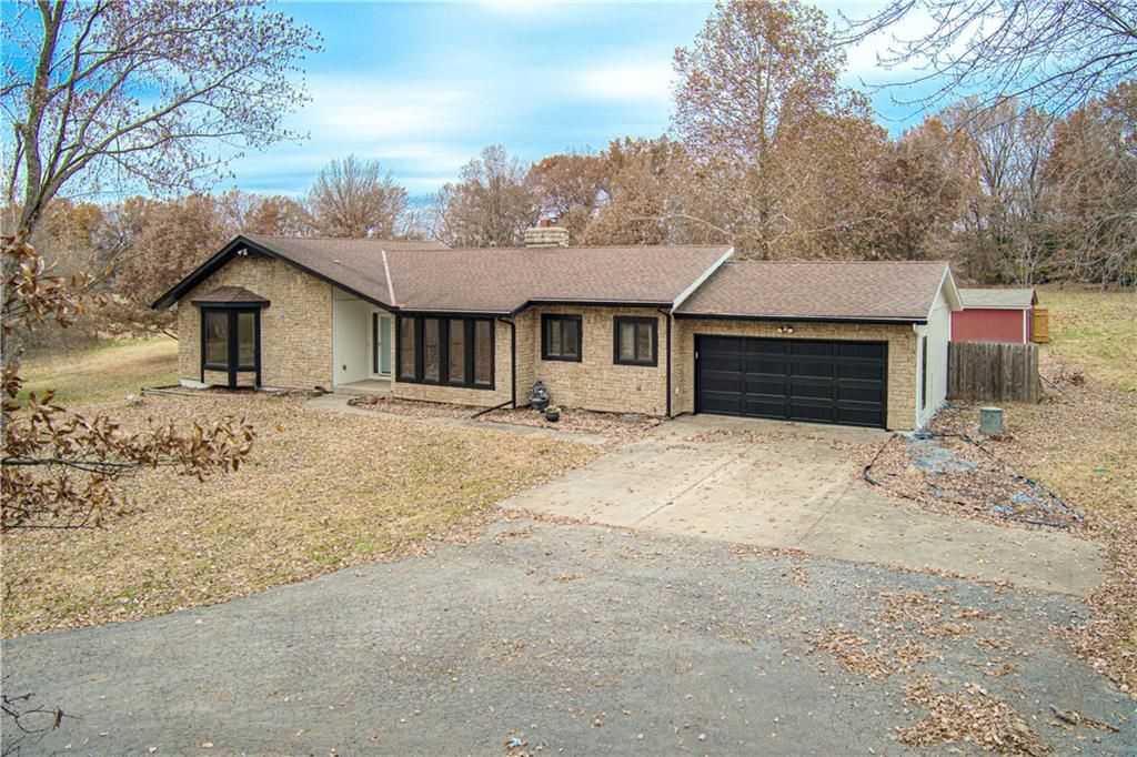 2824 Sunburst Drive, Smithville, MO 64089