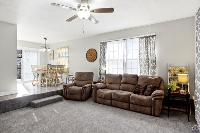 5213 SW 32nd St, Topeka, KS 66614