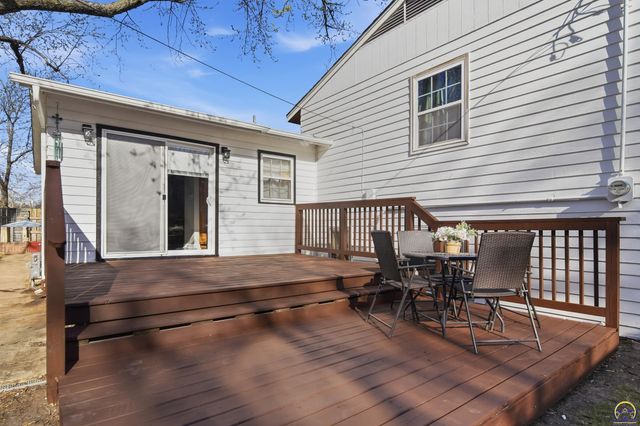 5213 SW 32nd St, Topeka, KS 66614