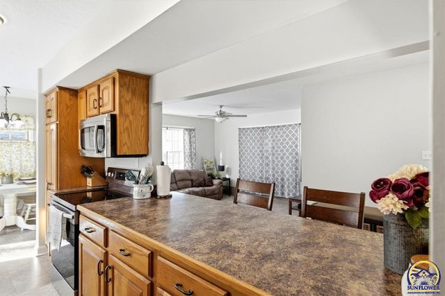 5213 SW 32nd St, Topeka, KS 66614