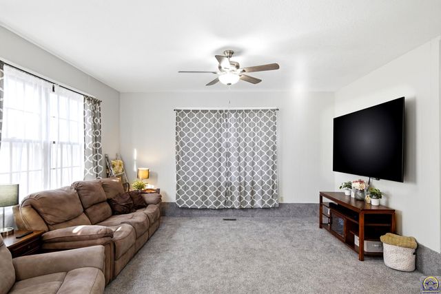 5213 SW 32nd St, Topeka, KS 66614