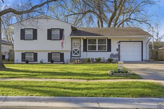 5213 SW 32nd St, Topeka, KS 66614