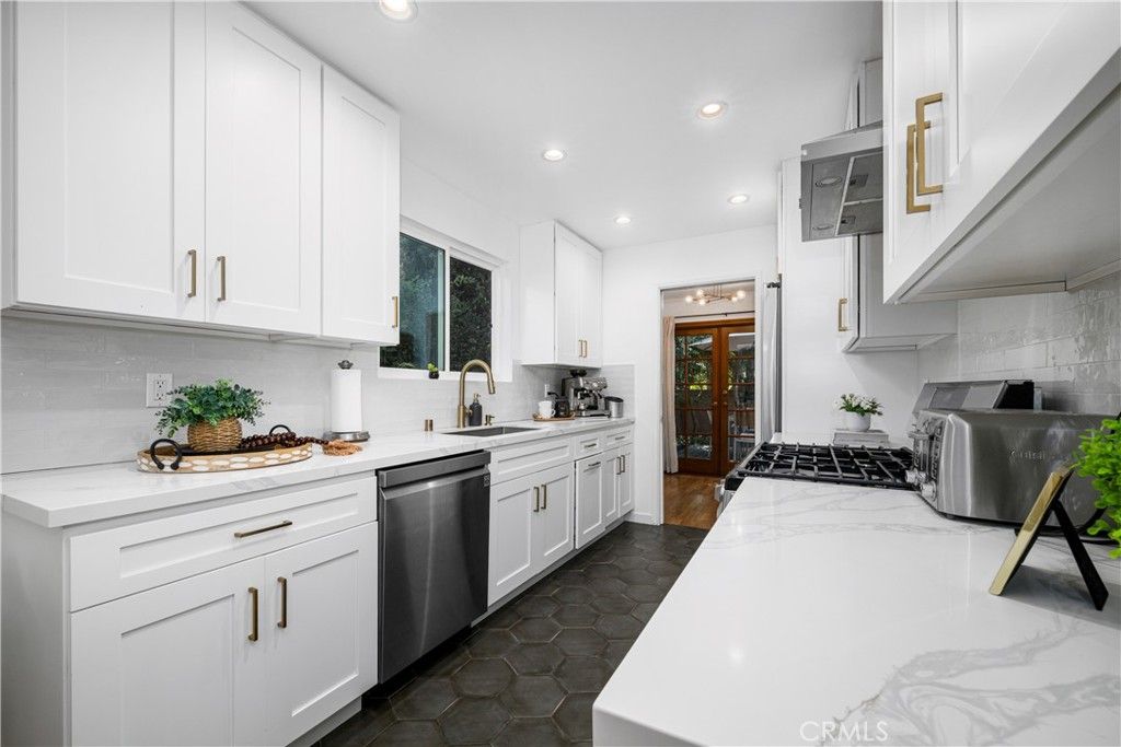 3461 Marna Avenue, Long Beach, CA 90808 — exterior