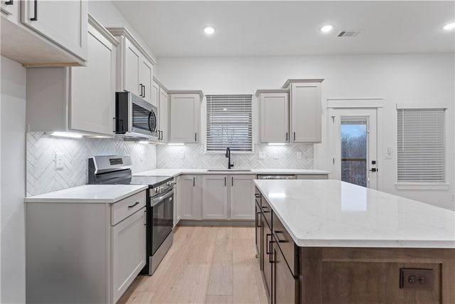 30 Duart Drive, Bella Vista, AR 72715