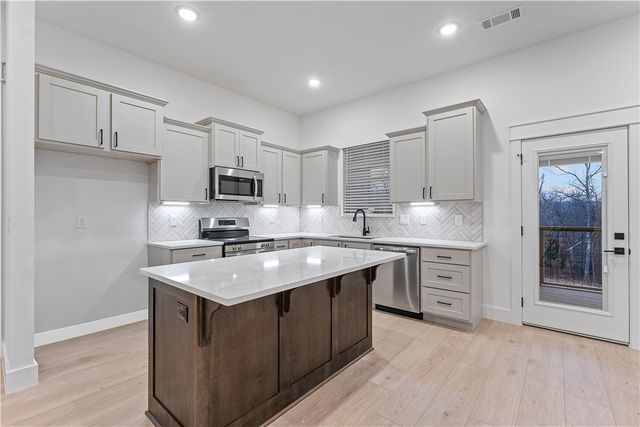 30 Duart Drive, Bella Vista, AR 72715