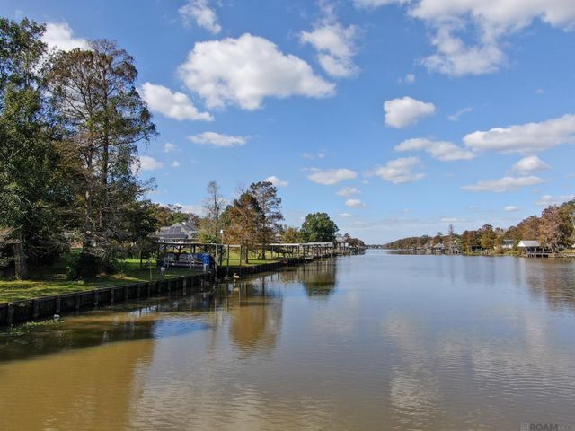 13304 Bayou Terrace Dr, St Amant, LA 70774