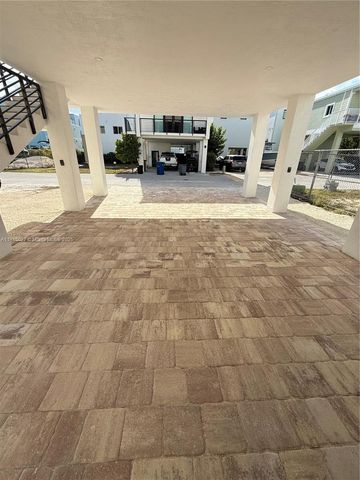 94825 Overseas Hwy 220, Key Largo, FL 33037