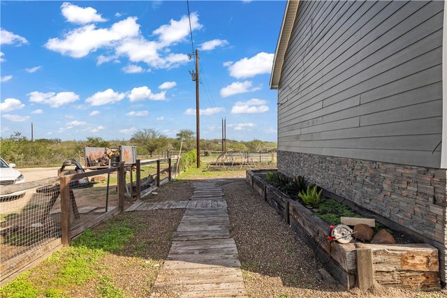 313 County Road 3033, Orange Grove, TX 78372