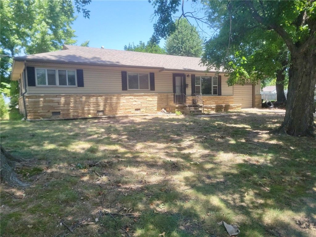 1004 W Magnolia Street, Rogers, AR 72756