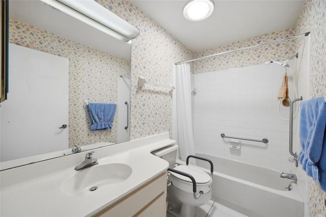2331 LANCASTER DRIVE, Sun City Center, FL 33573