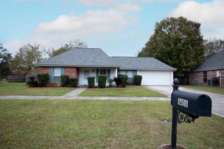 12501 Hidden Ridge Dr, Walker, LA 70785