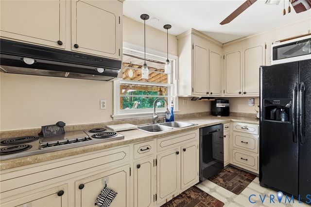 12311 PARKER Ln, Chester, VA 23831