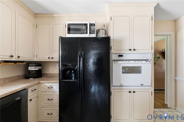 12311 PARKER Ln, Chester, VA 23831