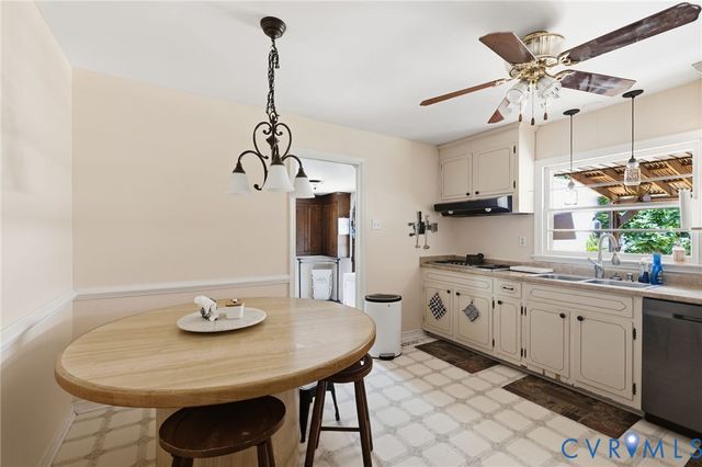 12311 PARKER Ln, Chester, VA 23831