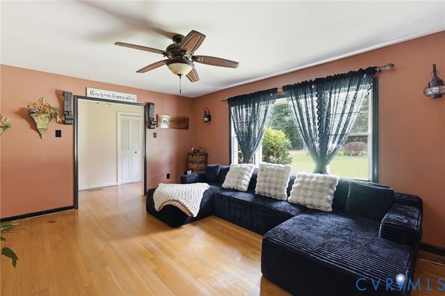 12311 PARKER Ln, Chester, VA 23831