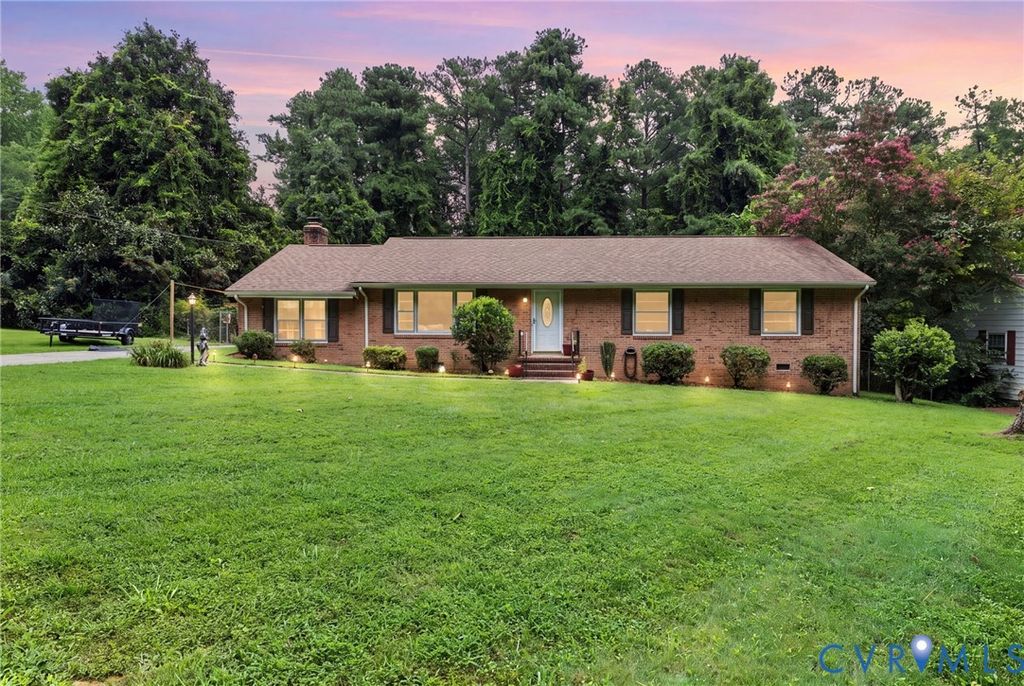 12311 PARKER Ln, Chester, VA 23831