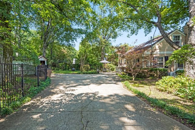 4207 Belmont Park Ter, Nashville, TN 37215