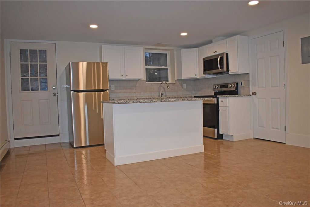 33 E Vacation, Hopewell Junction, NY 12590