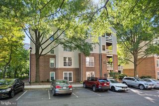 240 S REYNOLDS ST #411, Alexandria, VA 22304