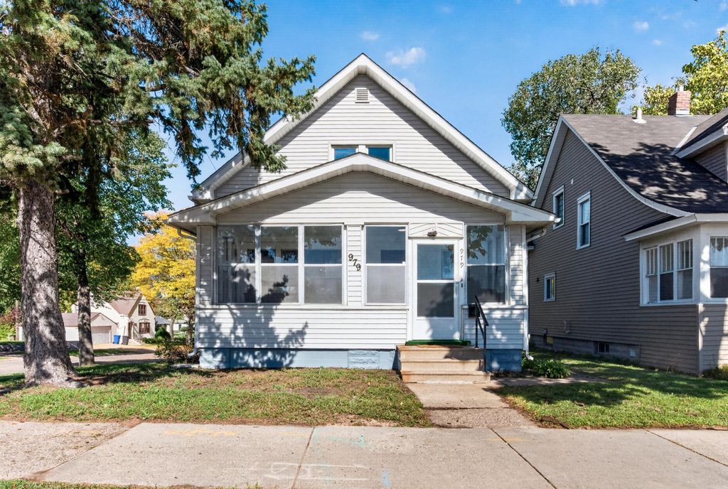 979 Saint Anthony Avenue, Saint Paul, MN 55104 — exterior