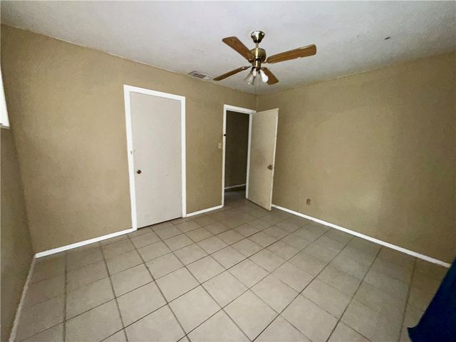 806 Parr Dr, Alice, TX 78332