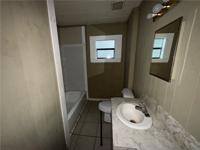 806 Parr Dr, Alice, TX 78332