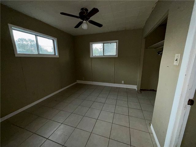 806 Parr Dr, Alice, TX 78332