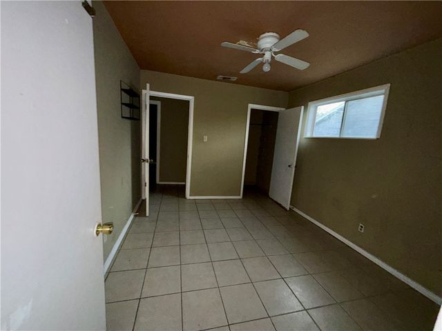 806 Parr Dr, Alice, TX 78332