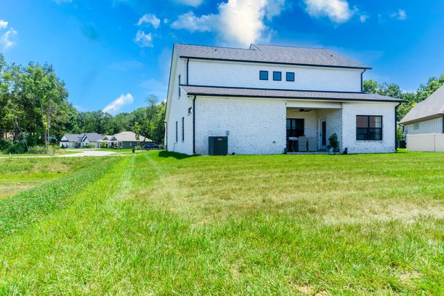 3002 Stonehorn Dr, Bell Buckle, TN 37020
