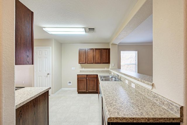 921 Dexter DR, Leander, TX 78641