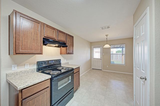 921 Dexter DR, Leander, TX 78641