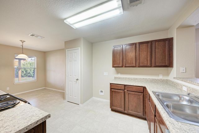 921 Dexter DR, Leander, TX 78641