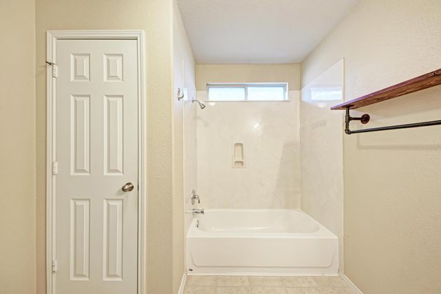 921 Dexter DR, Leander, TX 78641