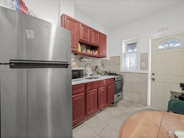 452 Lincoln Avenue HSE, Brooklyn, NY 11208